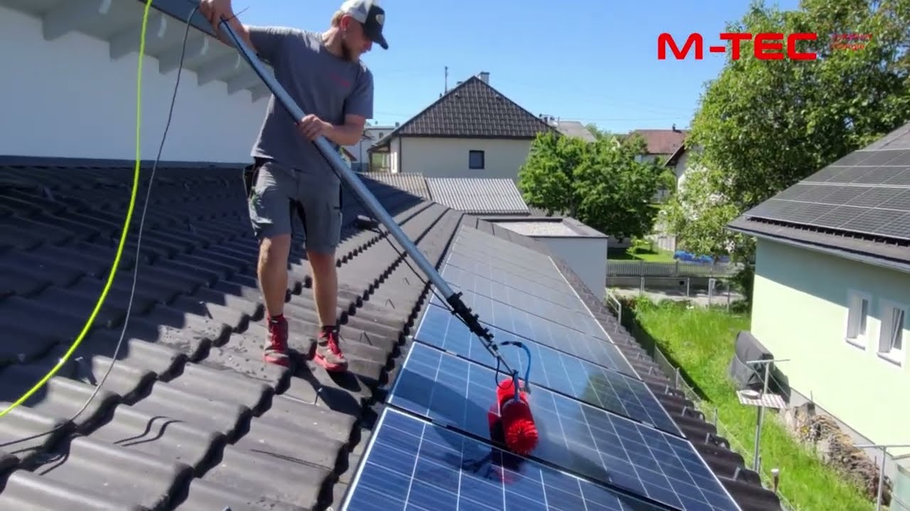 In diesem Video zeigen wir, wie eine professionelle PV-Modulreinigung durch M-TEC durchgeführt wird und welchen Beitrag saubere Module zu einer optimalen Stromproduktion leisten können.